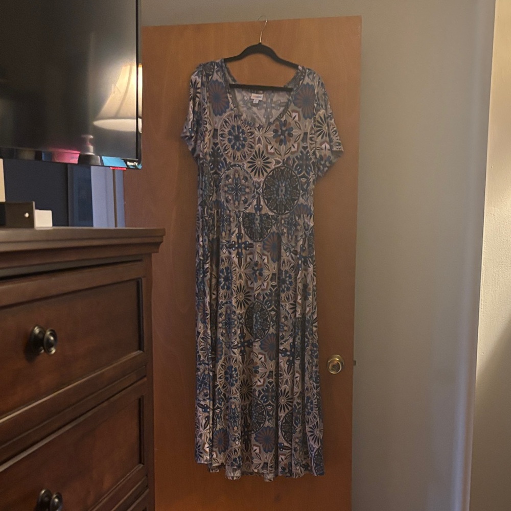 Maxima Navy and Cream Patterned Maxi Dress